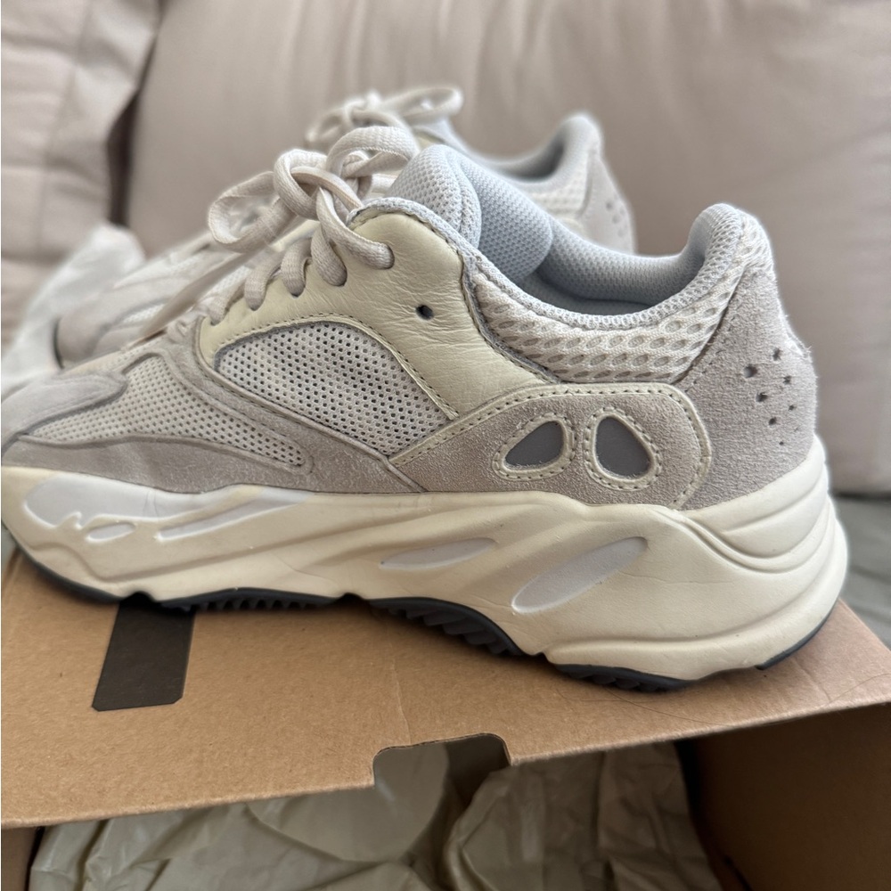 Yeezy 700Cream Gray Sneakers